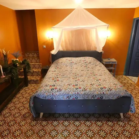 Homestay Les Jardins D'ispahan Prignac-et-Marcamps