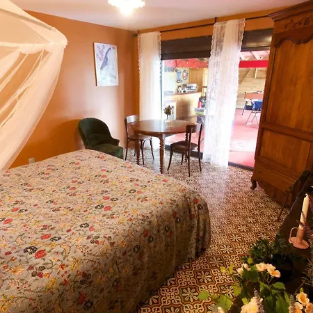 Les Jardins D'ispahan Homestay *